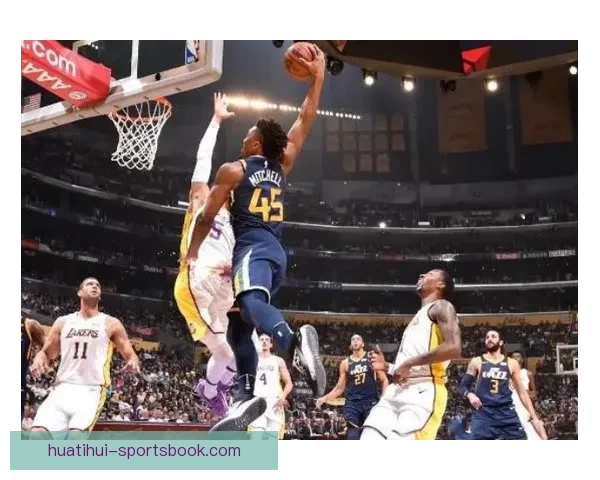 里程碑式悲情 布克生涯总得分突破一万八千仅次乔丹科比位列第三年轻得分后卫